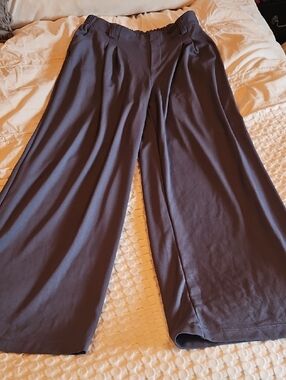 HALARA Relaxed Wide-Leg Pants in Gray